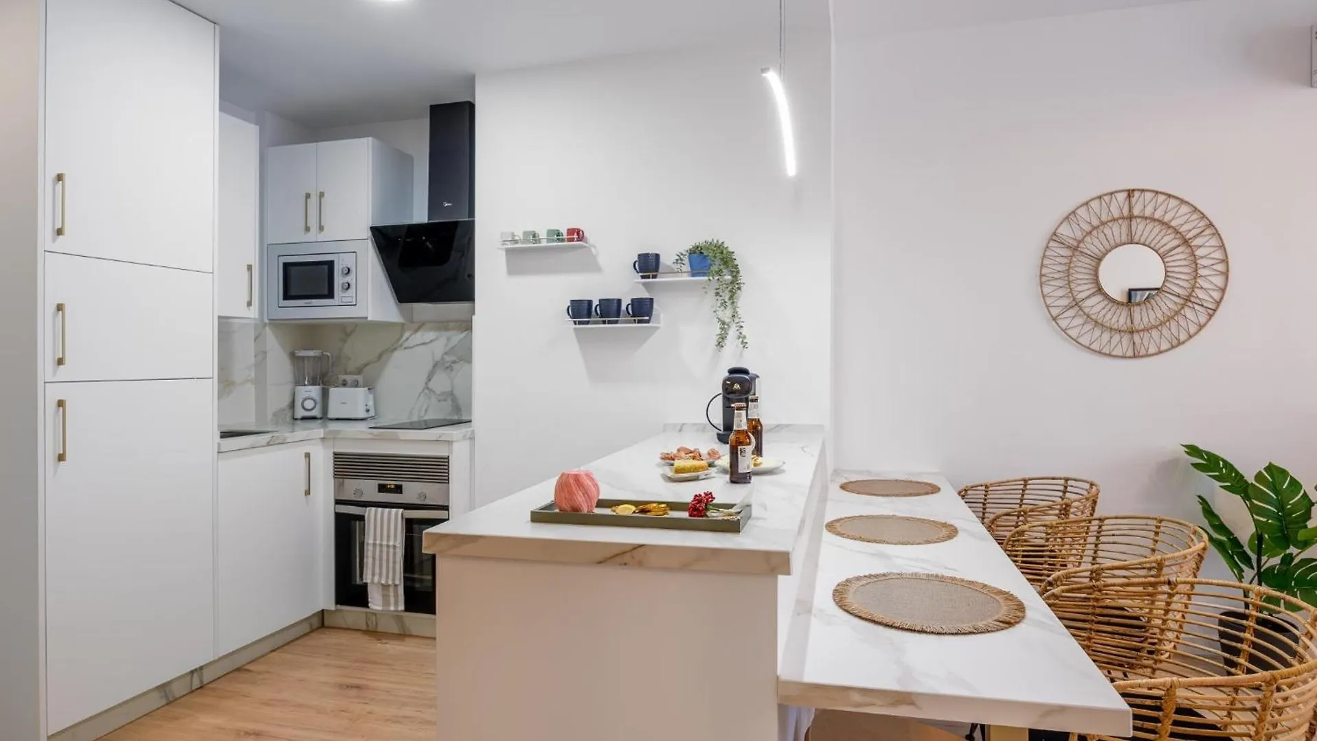 3 Pax Renovado Centro Wifi Ascensor Playa A 5 Min Parking Apartment Torremolinos Spain