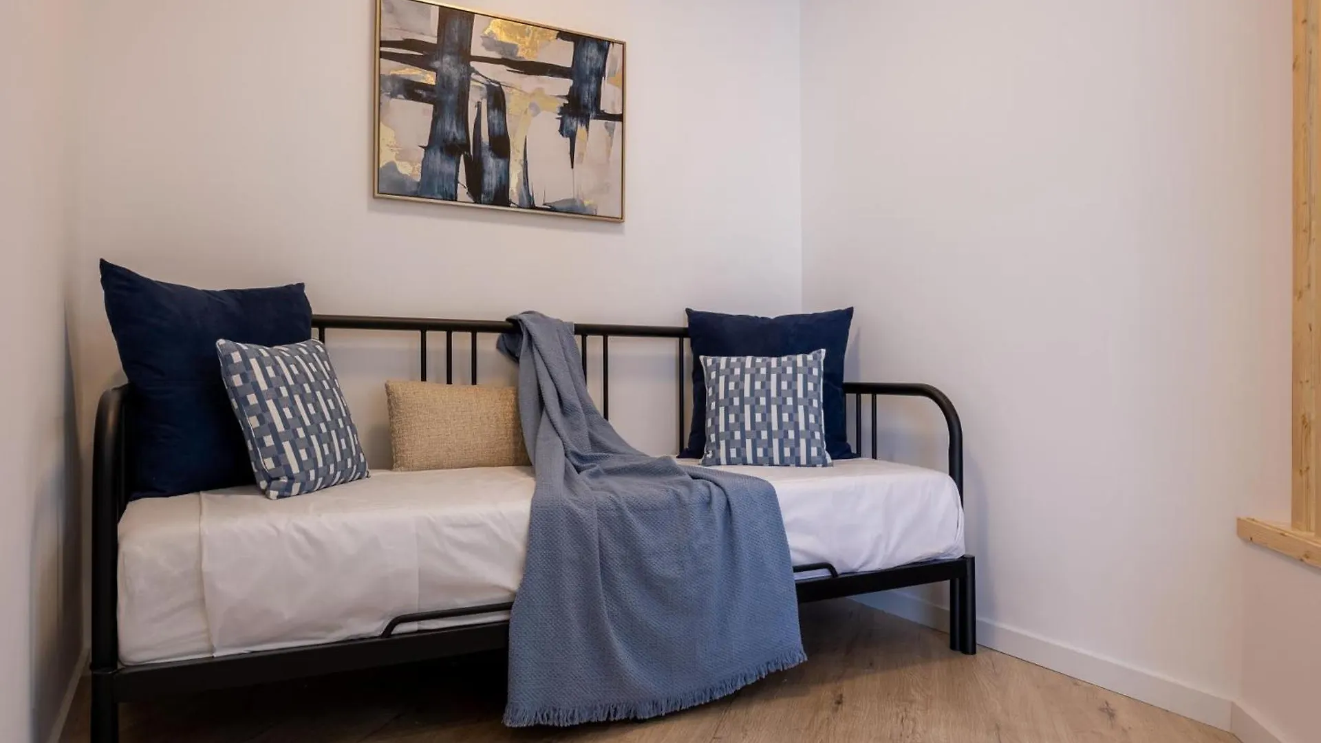 3 Pax Renovado Centro Wifi Ascensor Playa A 5 Min Parking Apartment Torremolinos 0*,  Spain