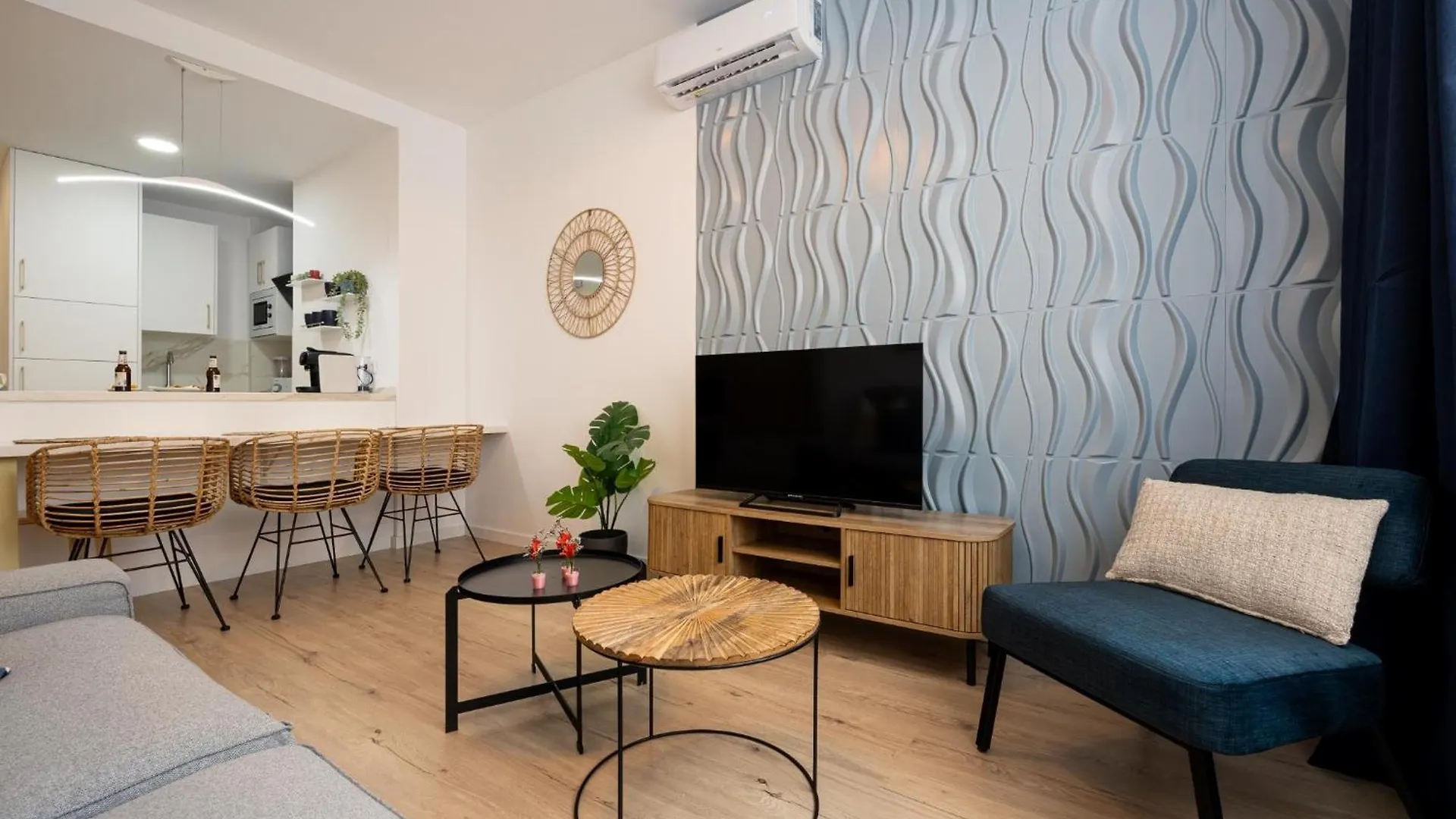 3 Pax Renovado Centro Wifi Ascensor Playa A 5 Min Parking Apartment Torremolinos Spain